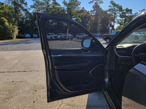 Used 2023 Jeep Grand Cherokee L Limited w/ Luxury Tech Group II image 13