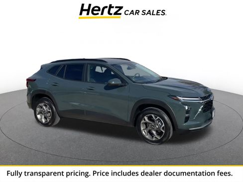 Used 2025 Chevrolet Trax LT FWD image 1