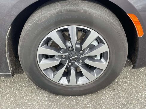 Used 2022 Chrysler Pacifica Touring-L image 9