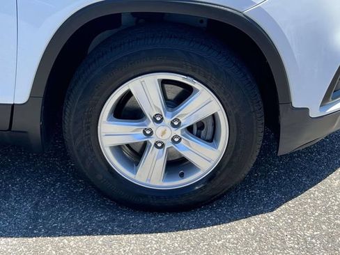 Used 2021 Chevrolet Trax LS AWD/4WD image 7