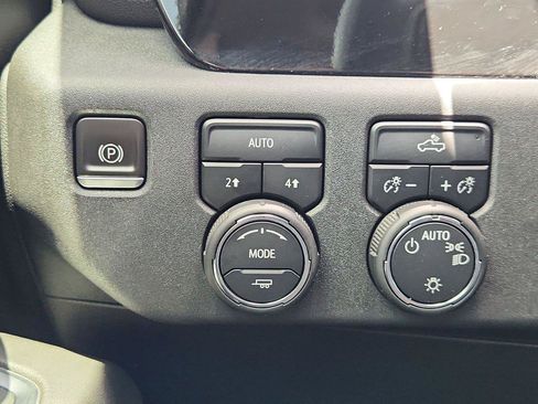 Used 2023 Chevrolet Silverado 1500 LT AWD/4WD image 18