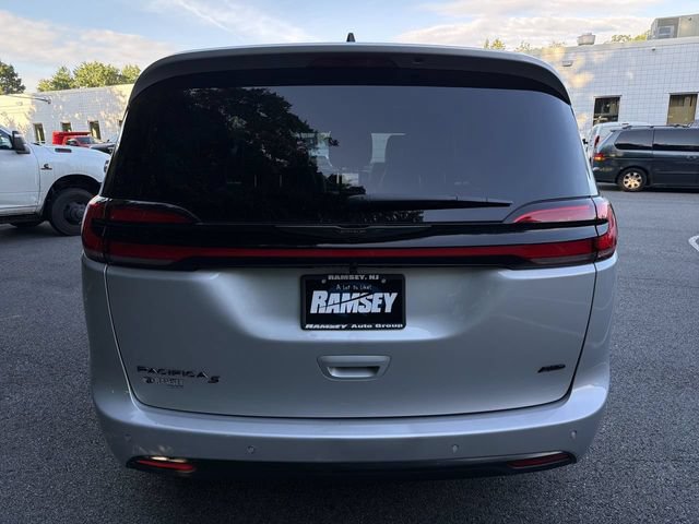 New 2026 Chrysler Pacifica Select w/ S Appearance Package AWD/4WD image 16