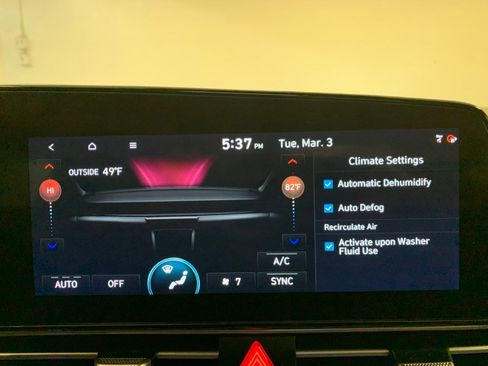 Used 2025 Hyundai Elantra SEL image 25