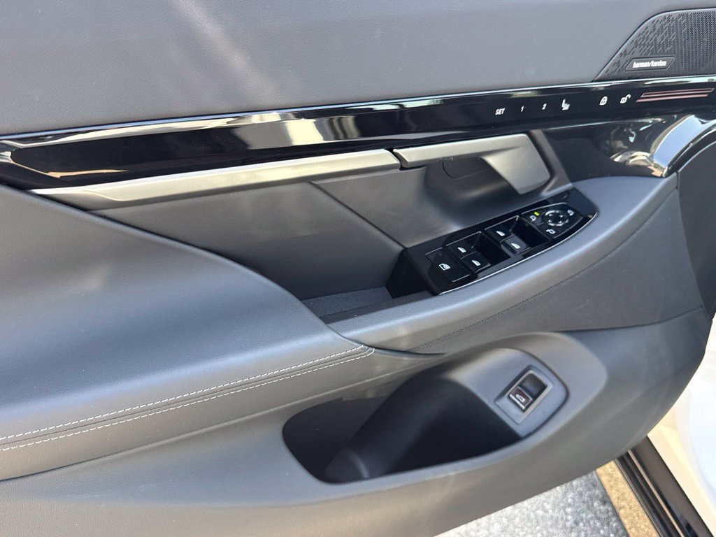 Used 2026 BMW 530i w/ M Sport Package RWD image 18
