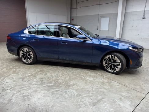Certified 2026 BMW 530i xDrive w/ Executive Package image 6