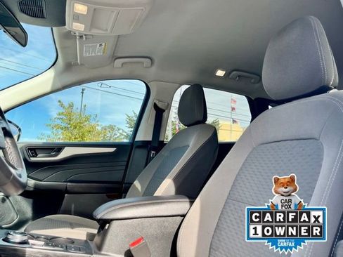 Used 2022 Ford Escape SE w/ SE Sport Appearance Package image 21
