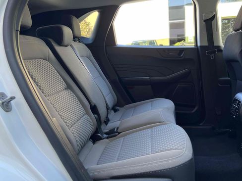 Used 2022 Ford Escape SE FWD image 33