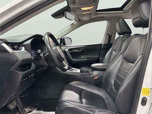 Used 2021 Toyota RAV4 XLE Premium AWD/4WD image 11