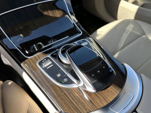 Used 2017 Mercedes-Benz GLC 300 4MATIC image 24