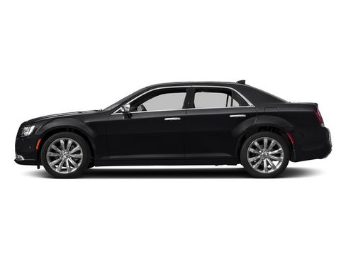 Used 2017 Chrysler 300 C Platinum w/ Safetytec Plus Group AWD/4WD image 2