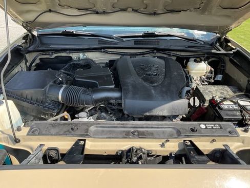 Used 2019 Toyota Tacoma TRD Off-Road AWD/4WD image 26