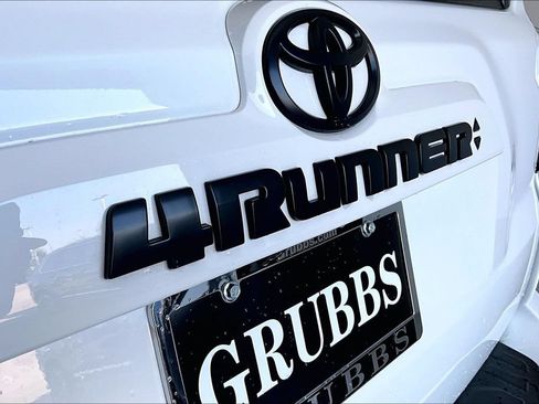 Used 2023 Toyota 4Runner SR5 Premium w/ Moonroof Package AWD/4WD image 40