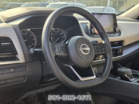 Used 2022 Nissan Rogue SV FWD image 11