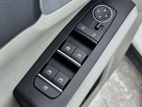 Used 2025 Kia Soul LX w/ LX Technology Package FWD image 19