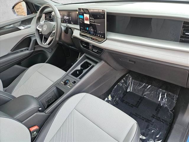 Used 2026 Volkswagen Tiguan SE R-Line FWD image 27
