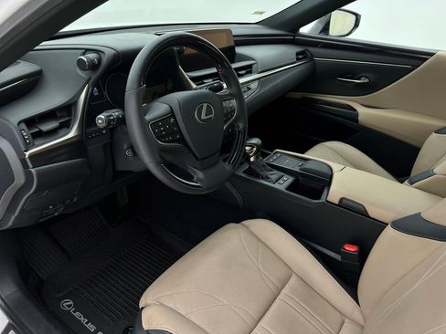 Used 2019 Lexus ES 300h image 12