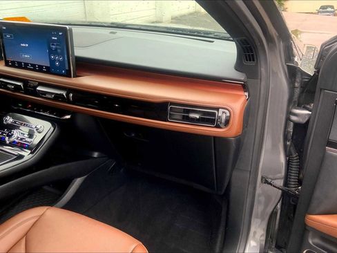 Used 2022 Lincoln Nautilus Reserve image 33