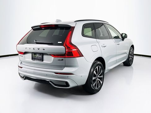 Used 2025 Volvo XC60 B5 Plus image 9