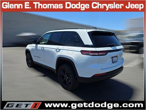 Certified 2023 Jeep Grand Cherokee Limited w/ Luxury Tech Group II image 9