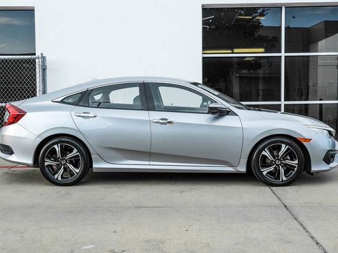 Used 2017 Honda Civic Touring image 8