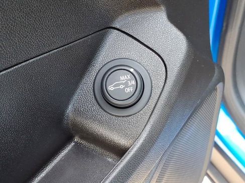 Used 2024 GMC Terrain SLE w/ Driver Convenience Package image 4