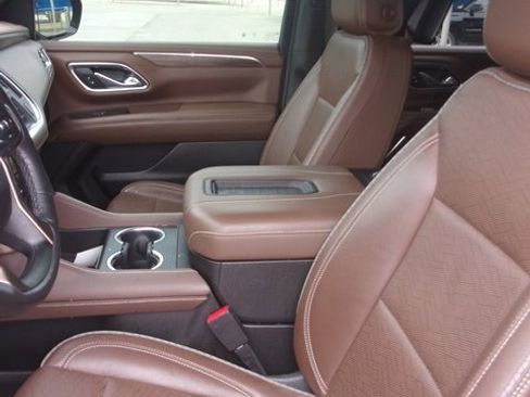 Used 2021 Chevrolet Tahoe High Country w/ Premium Package image 11