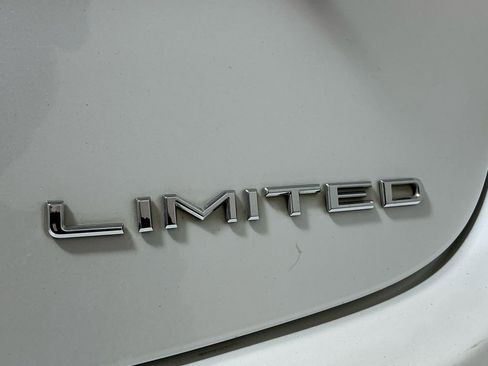 Used 2016 Toyota Avalon Limited w/ Toyota Safety Sense Package image 32