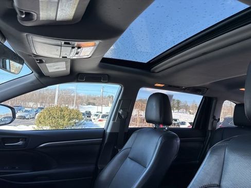 Used 2019 Toyota Highlander Limited image 22