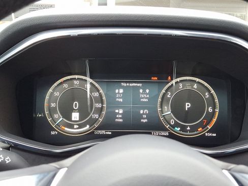 Used 2026 Jaguar F-PACE R-Dynamic S image 23