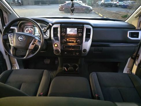 Used 2017 Nissan Titan SV AWD/4WD image 10