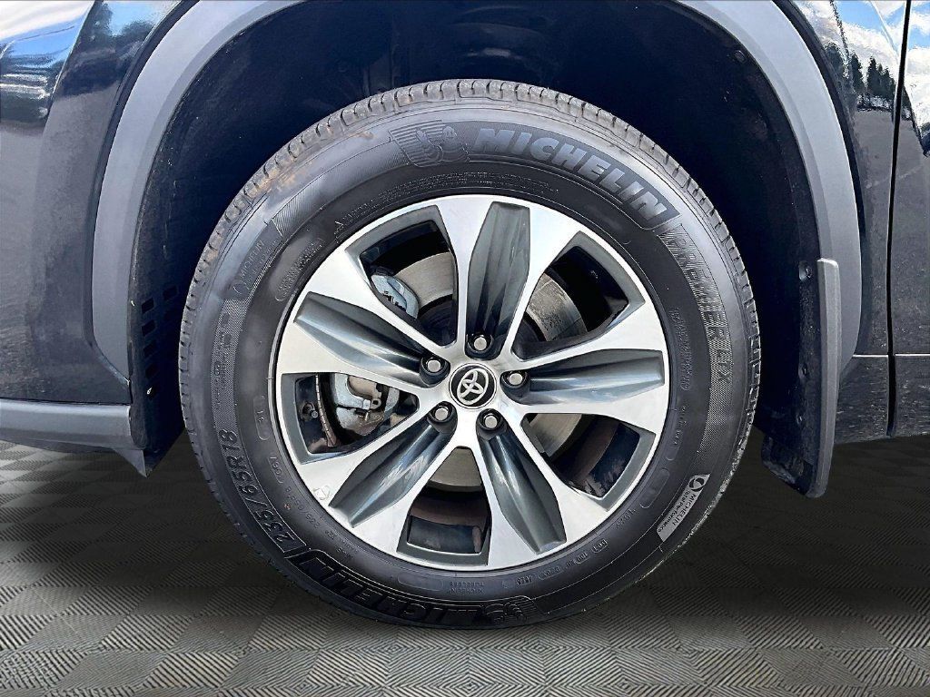 Used 2026 Toyota Highlander XLE AWD/4WD image 7