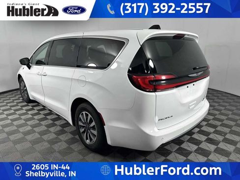 Used 2024 Chrysler Pacifica Limited FWD image 6