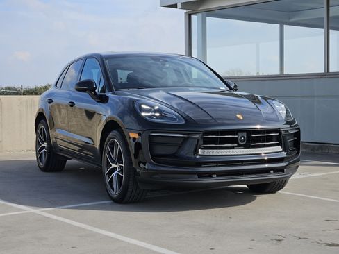 Certified 2025 Porsche Macan image 10