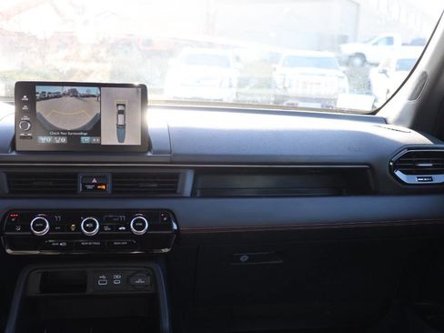 Used 2025 Honda Pilot TrailSport image 25