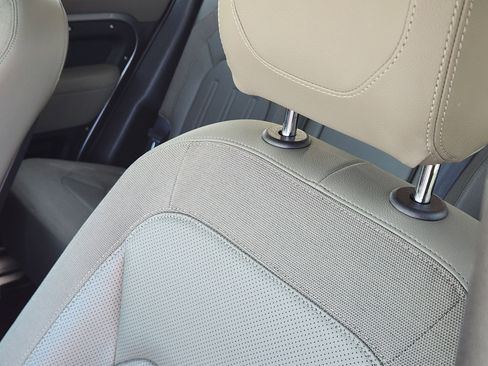 Used 2021 Land Rover Defender 110 SE image 14