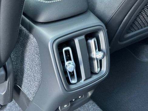 Used 2023 Volvo XC40 Recharge Plus AWD/4WD image 13