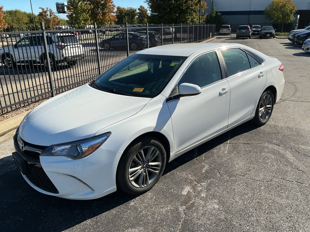 Used 2017 Toyota Camry SE FWD image 3