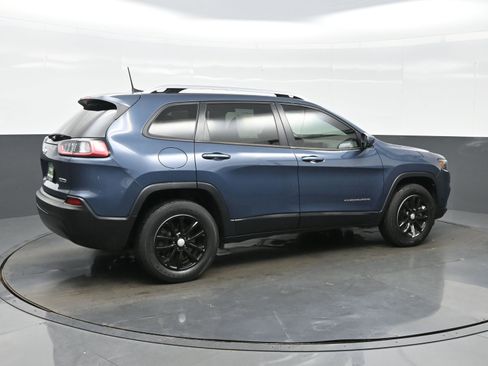 Used 2021 Jeep Cherokee Latitude AWD/4WD image 8