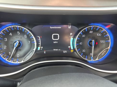 Used 2023 Chrysler Pacifica Touring-L FWD image 29