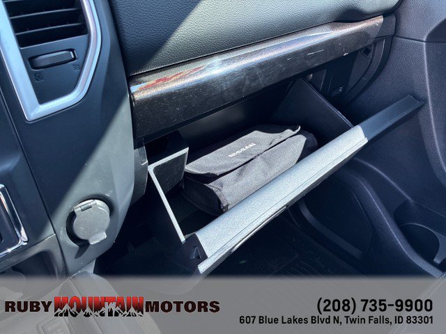 Used 2018 Nissan Titan SV w/ SV Convenience Package AWD/4WD image 22