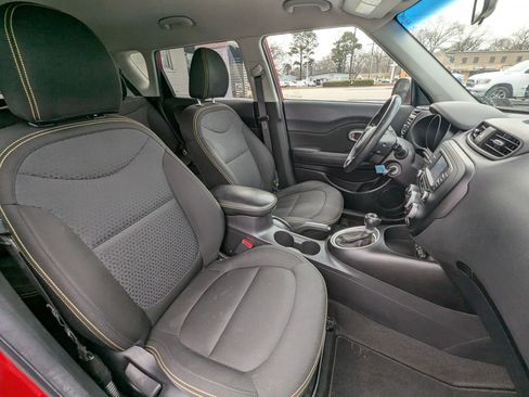 Used 2015 Kia Soul + image 9