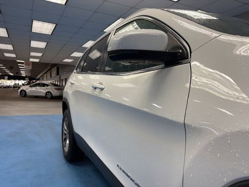 Used 2019 Jeep Cherokee Latitude Plus w/ Travel & Safety Group image 4