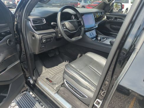 Used 2022 Jeep Grand Wagoneer Series II AWD/4WD image 10