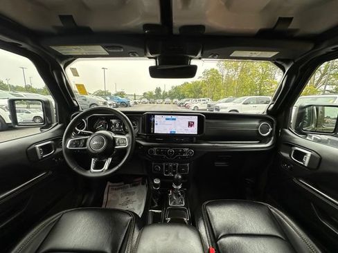 Used 2024 Jeep Wrangler Unlimited Sahara w/ Technology Group AWD/4WD image 2
