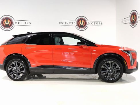 Used 2025 Cadillac Optiq Sport 2 w/ LPO, Floor Liner Package image 38