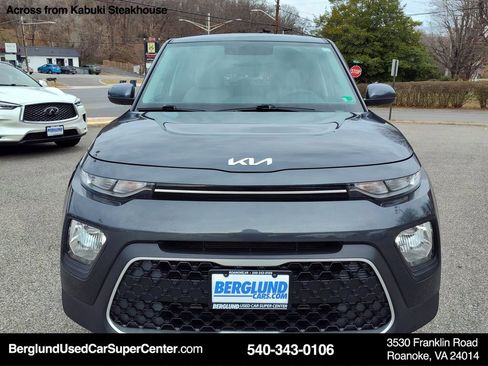 Used 2022 Kia Soul LX image 9