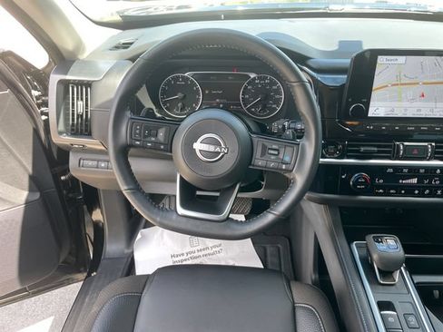 Used 2025 Nissan Pathfinder SL AWD/4WD image 24