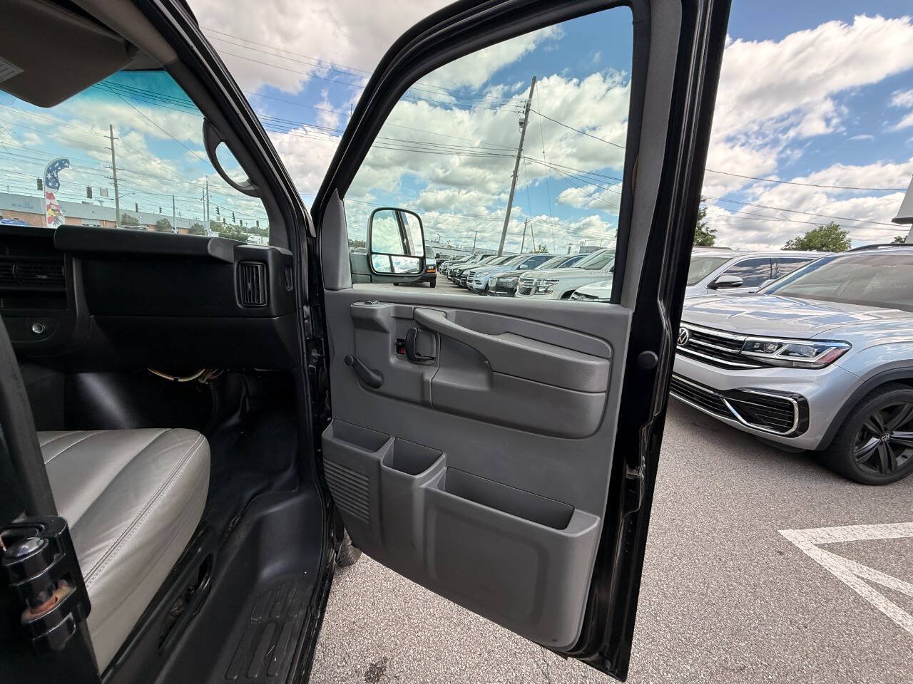 Used 2010 GMC Savana 1500 LS RWD image 44