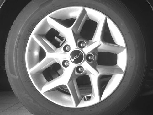 Used 2025 Kia Soul LX w/ LX Technology Package FWD image 24