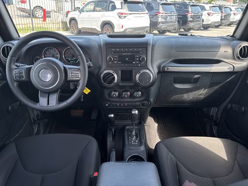 Used 2015 Jeep Wrangler Unlimited Sport w/ Connectivity Group AWD/4WD image 10